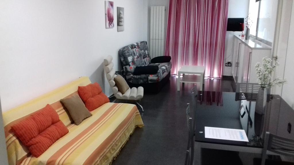 Apartamentos Turisticos Los Angeles Alcazar de San Juan Bagian luar foto