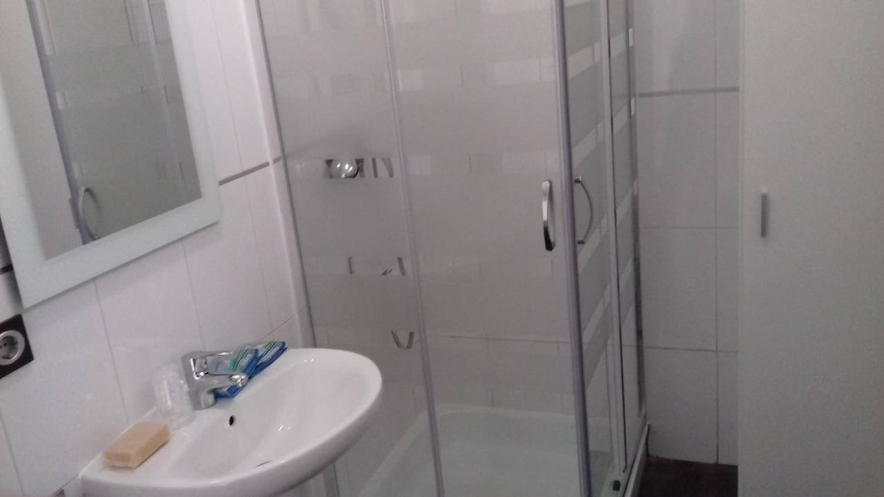 Apartamentos Turisticos Los Angeles Alcazar de San Juan Bagian luar foto