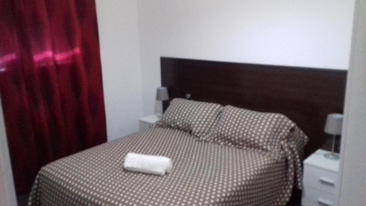 Apartamentos Turisticos Los Angeles Alcazar de San Juan Bagian luar foto