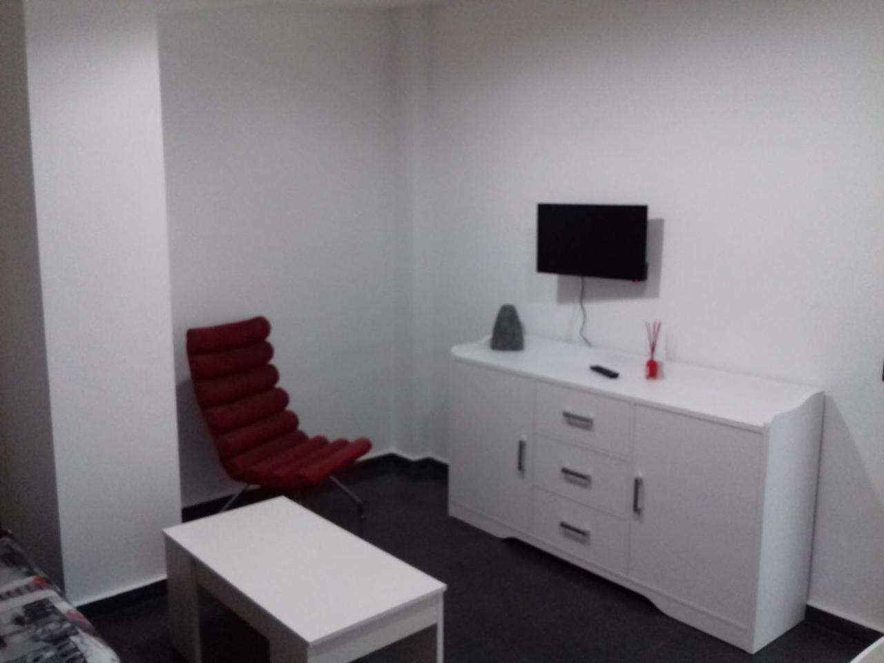 Apartamentos Turisticos Los Angeles Alcazar de San Juan Bagian luar foto