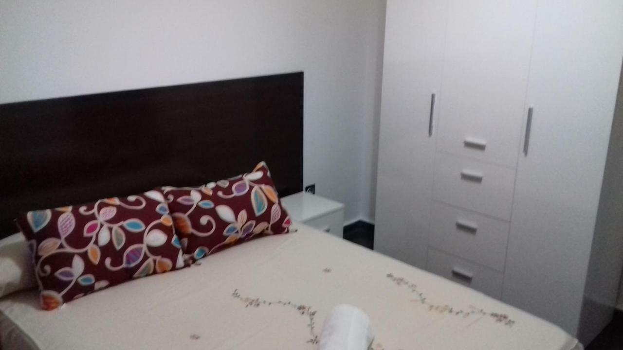 Apartamentos Turisticos Los Angeles Alcazar de San Juan Ruang foto