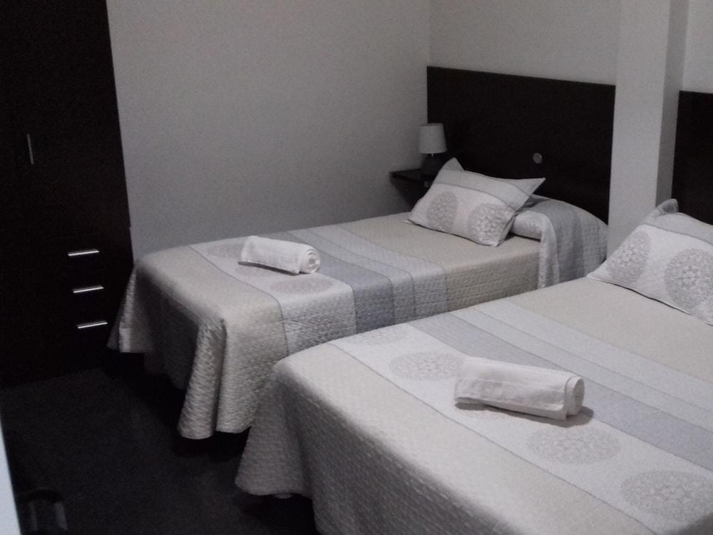 Apartamentos Turisticos Los Angeles Alcazar de San Juan Bagian luar foto